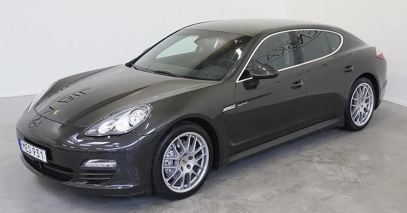 Grå Begagnad 2012 Porsche Panamera S E-Hybrid Sedan | 295 000 kr - Bild 1/4