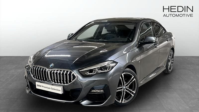 Grå Begagnad 2020 BMW 218 Shadowline Sportkupé | 269 000 kr (Marknadspris) - Bild 1/4