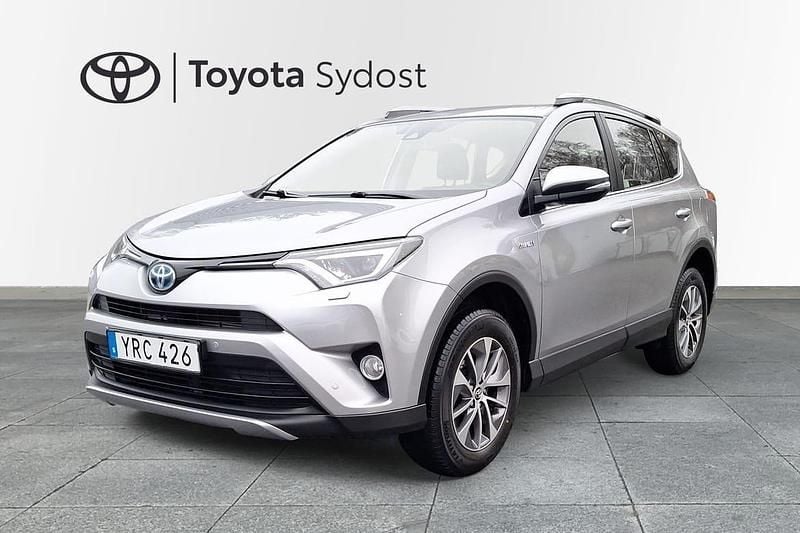 Silver Begagnad 2017 Toyota RAV4 Hybrid Active SUV | 229 900 kr (Bra pris) - Bild 1/3