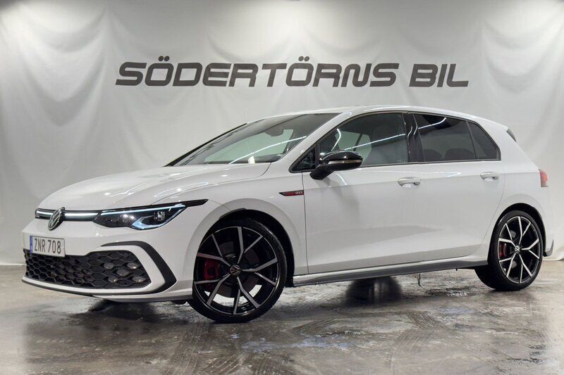 Vit Begagnad 2023 VW Golf VIII GTI Halvkombi | 369 900 kr (Marknadspris) - Bild 1/4