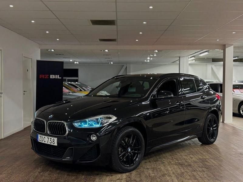 Svart Begagnad 2018 BMW X2 M Sport SUV | 239 900 kr (Marknadspris) - Bild 1/3