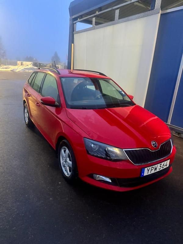 Begagnad 2018 Skoda Fabia Kombi | 145 000 kr (Marknadspris) - Bild 1/4