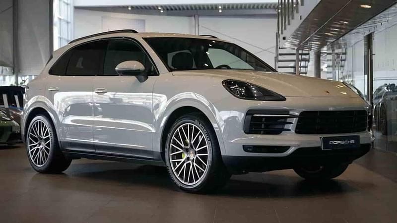 Grå Begagnad 2022 Porsche Cayenne SUV | 795 000 kr (Marknadspris) - Bild 1/1