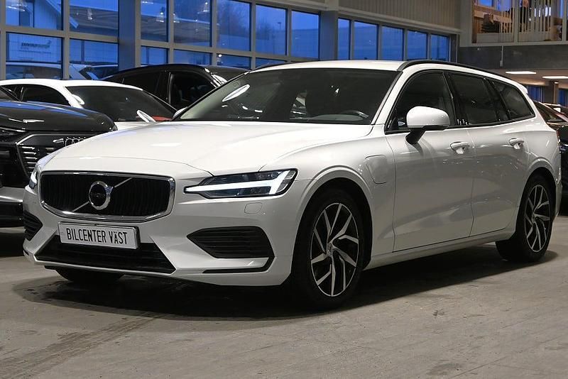 Begagnad Volvo V60 Momentum 340 HK (250 kW) 2020 Vit Kombi