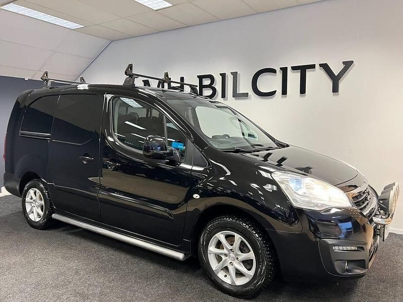 Svart Begagnad 2016 Peugeot Partner Minibuss | 84 900 kr (Dyr) - Bild 1/4