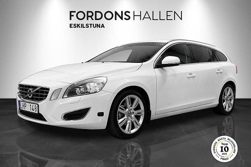 Vit Begagnad 2011 Volvo V60 Summum Kombi | 109 900 kr (Marknadspris) - Bild 1/4