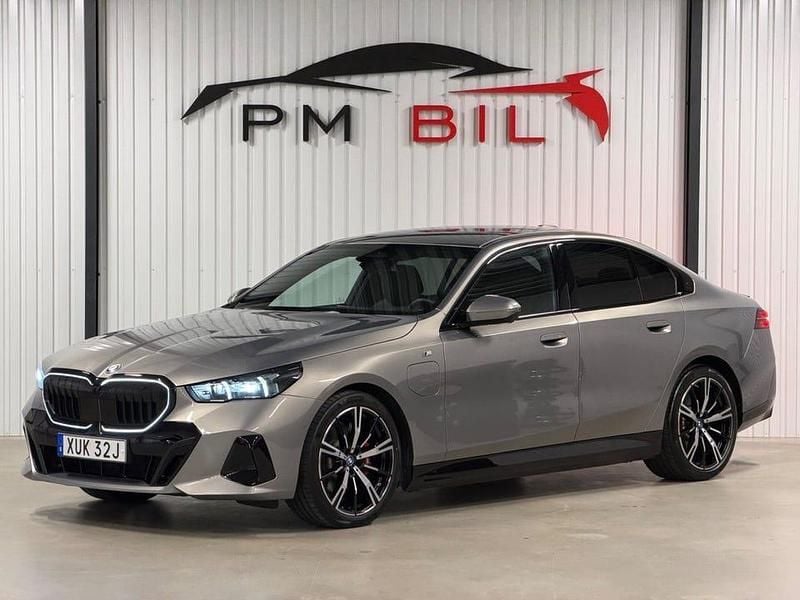 Begagnad BMW 530 M Sport 299 HK (219 kW) 2025 Grå Sedan