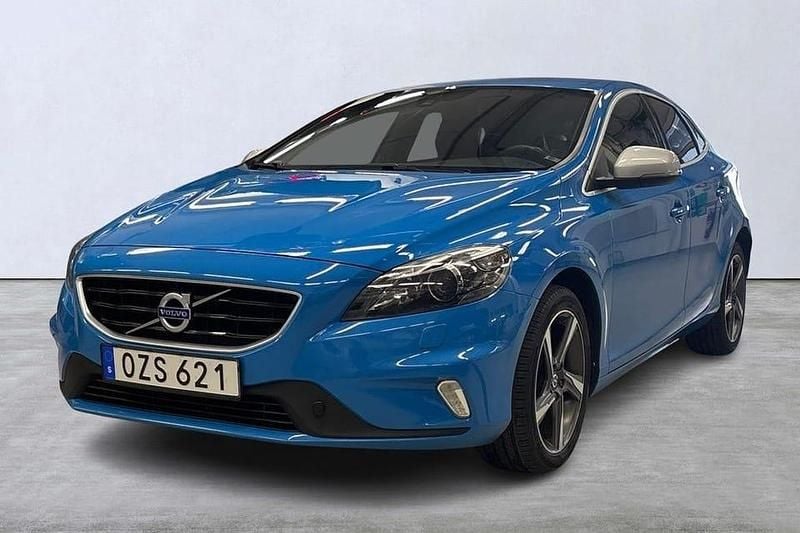 Blå Begagnad 2016 Volvo V40 R-Design Halvkombi | 169 900 kr (Lite dyr) - Bild 1/4