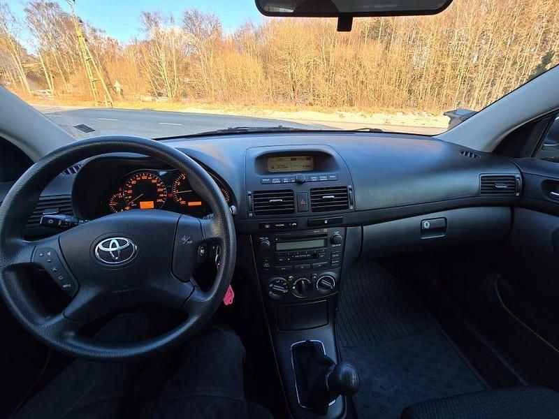 Begagnad Toyota Avensis 129 HK (94 kW) 2005 Kombi