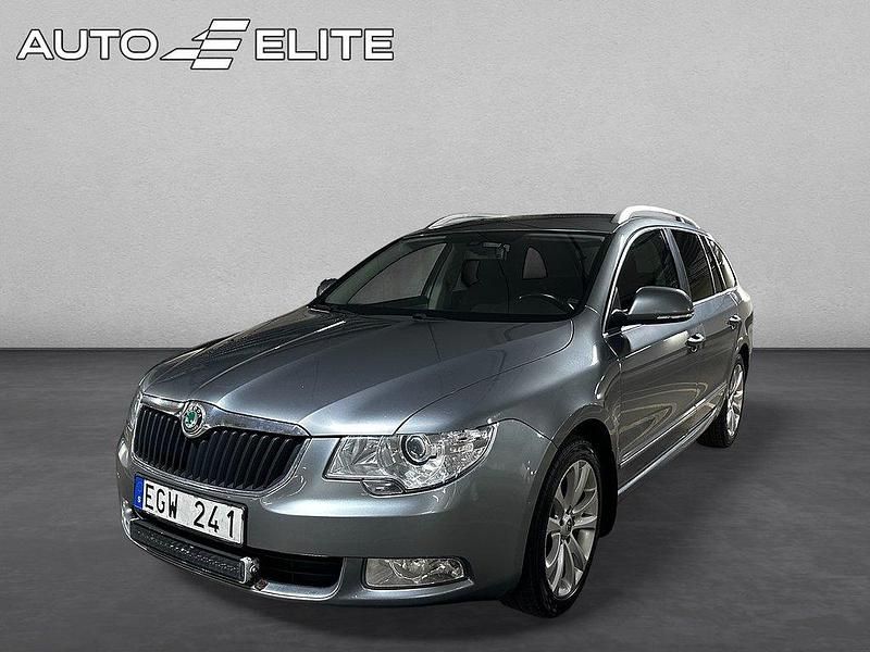 Silver Begagnad 2013 Skoda Superb Ambition Kombi | 78 800 kr (Marknadspris) - Bild 1/4