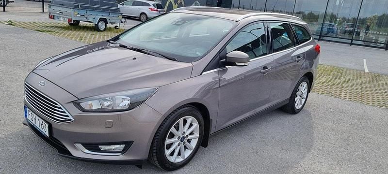 Brun Begagnad 2015 Ford Focus Titanium Kombi | 59 000 kr (Bra pris) - Bild 1/4