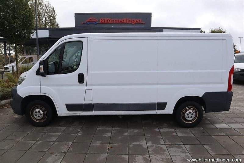 Vit svart Begagnad 2016 Citroën Jumper Minibuss | 94 900 kr (Superpris) - Bild 1/4