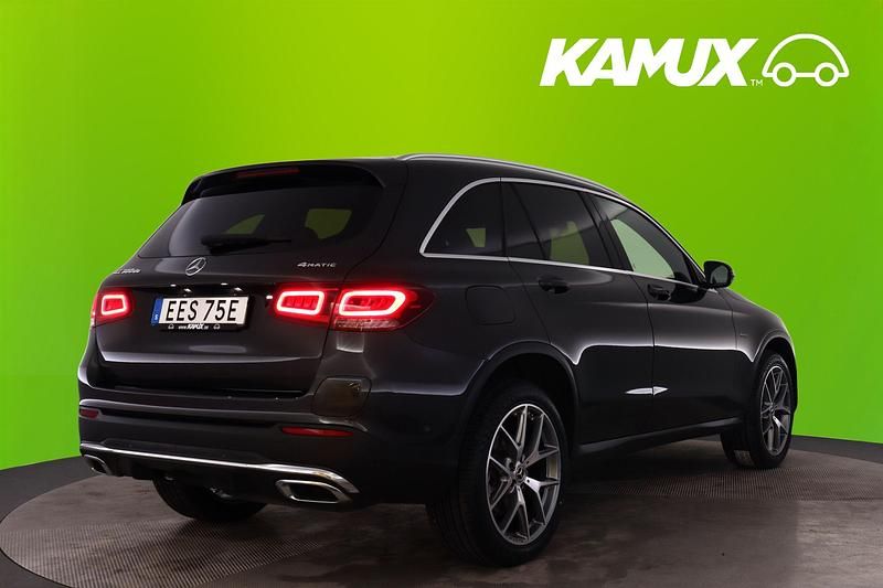 Begagnad Mercedes GLC300e AMG 306 HK (225 kW) 2021 Silver/grå SUV