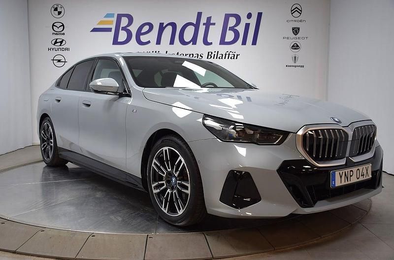 Begagnad BMW i5 M Sport 250 kW (340 HK) 2024 M brooklyn grey metallic Sedan