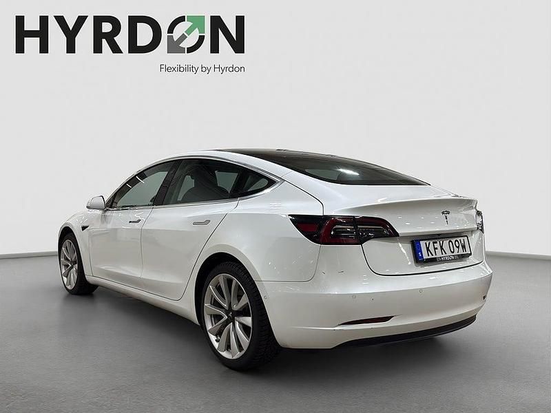 Begagnad Tesla Model 3 Standard Range Plus 239 kW (325 HK) 2019 Vit Sedan