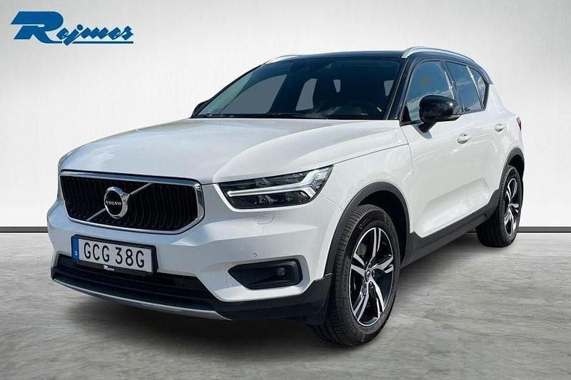 Vit Begagnad 2020 Volvo XC40 Momentum SUV | 299 900 kr (Marknadspris) - Bild 1/4