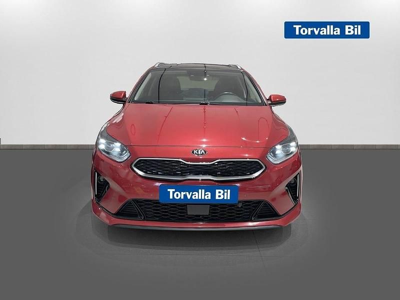 Begagnad Kia Ceed Advance 141 HK (103 kW) 2021 Röd Halvkombi