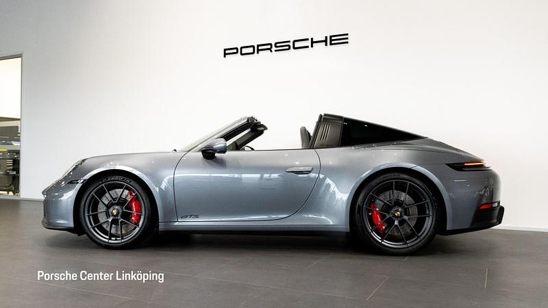 Begagnad Porsche 911 486 HK (357 kW) 2025 Flerfärgad Cab