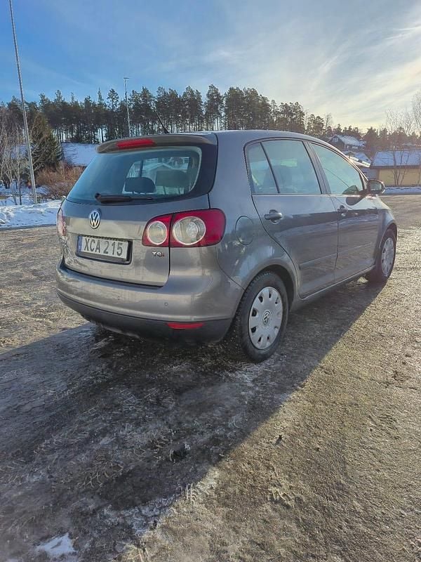Begagnad 2007 VW Golf Plus Cross Minibuss | 26 900 kr (Marknadspris) - Bild 1/4