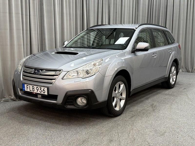 Silver Begagnad 2013 Subaru Outback Kombi | 173 900 kr - Bild 1/4
