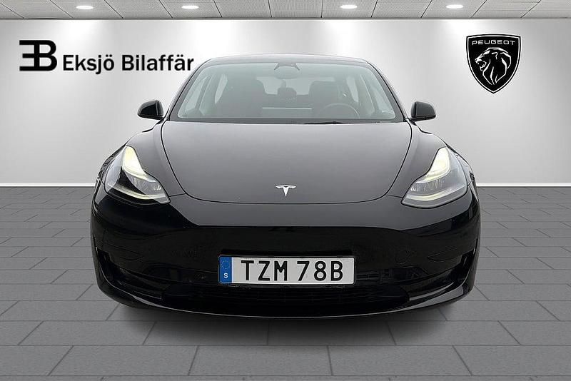 Begagnad Tesla Model 3 Standard Range 235 kW (320 HK) 2022 Svart Sedan