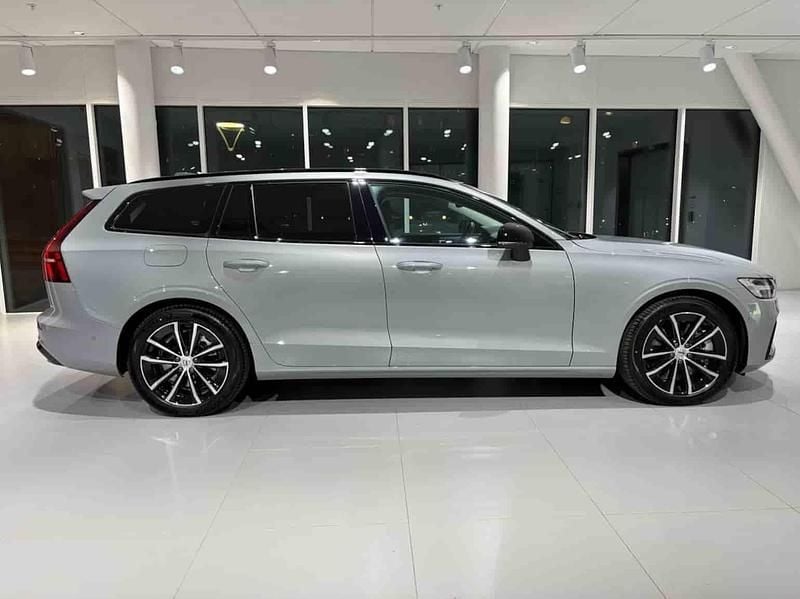 Grå Ny 2026 Volvo V60 Kombi | 574 900 kr (Lite dyr) - Bild 1/1