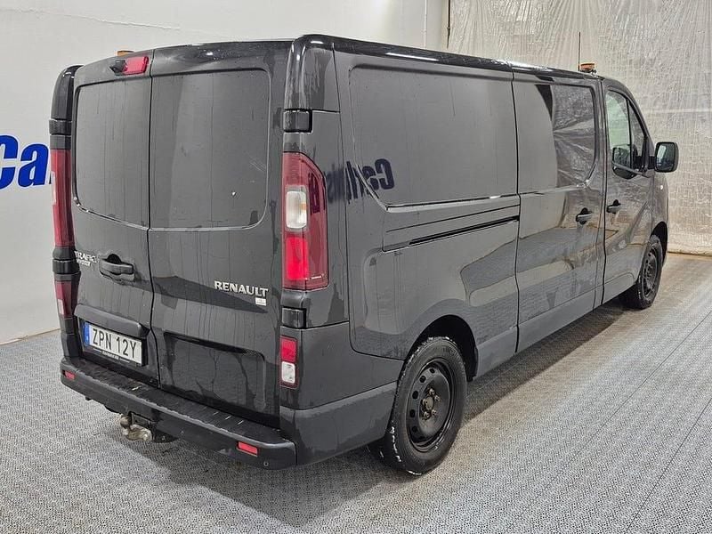 Begagnad Renault Trafic 120 HK (88 kW) 2021 Svart metallic Minibuss
