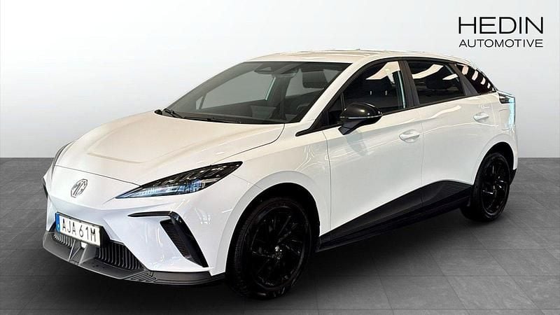 Vit (white) Begagnad 2023 MG MG4 EV Halvkombi | 249 900 kr (Marknadspris) - Bild 1/4