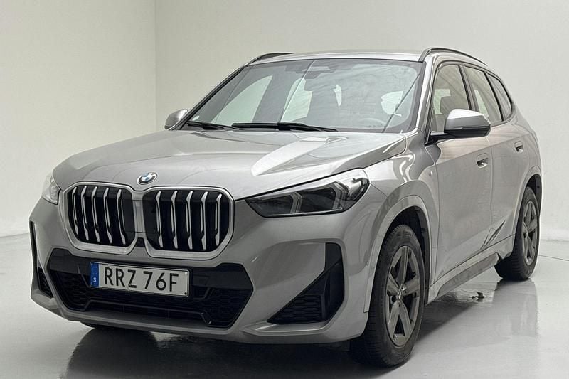 Silver Begagnad 2023 BMW X1 M Sport SUV | 319 000 kr - Bild 1/4