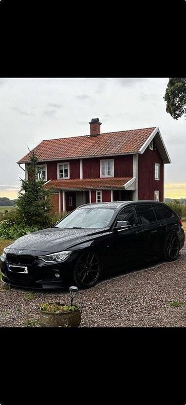 Svart Begagnad 2015 BMW 320 M Sport Kombi | 200 000 kr (Lite dyr) - Bild 1/3