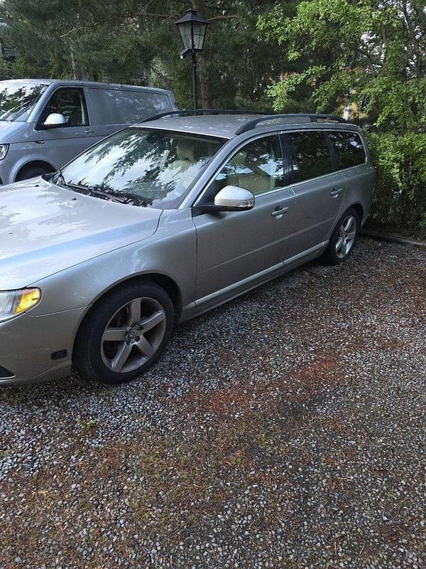 Brun Begagnad 2011 Volvo V70 Momentum Kombi | 50 000 kr (Superpris) - Bild 1/4