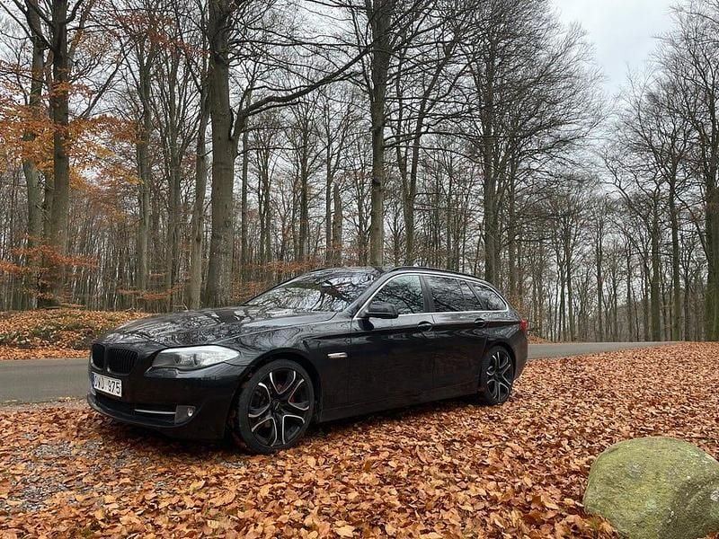 Svart Begagnad 2011 BMW 520 Kombi | 89 000 kr (Bra pris) - Bild 1/4