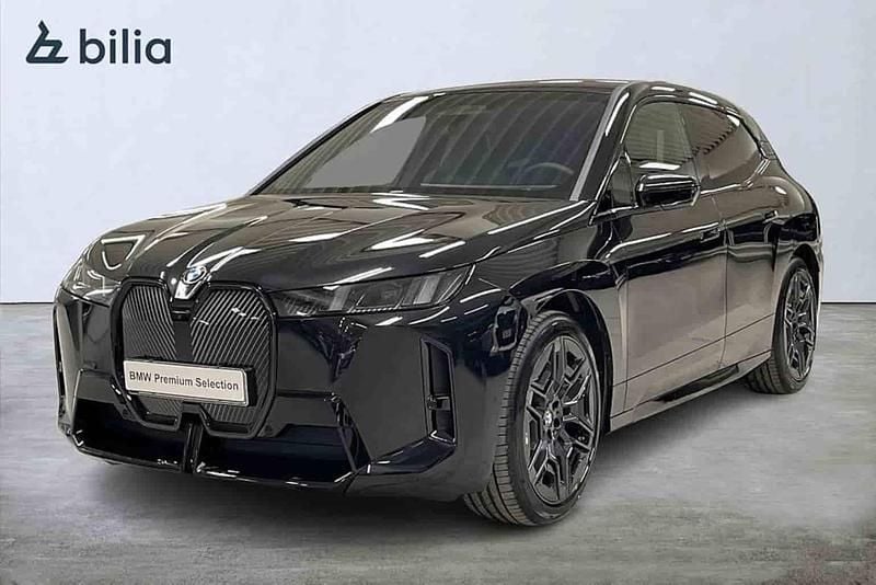 Svart Begagnad 2026 BMW iX SUV | 998 900 kr - Bild 1/1