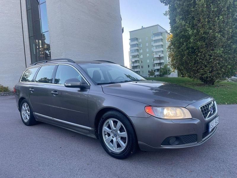 Grå Begagnad 2011 Volvo V70 Kombi | 62 000 kr (Marknadspris) - Bild 1/4