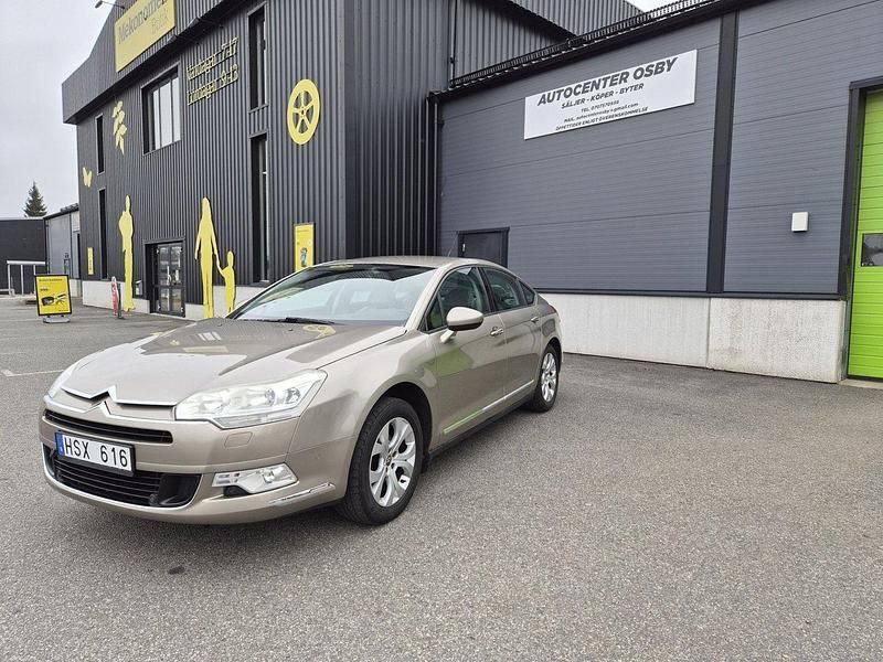 Ljusgrå (grå) Begagnad 2009 Citroën C5 Sedan | 39 900 kr (Marknadspris) - Bild 1/4