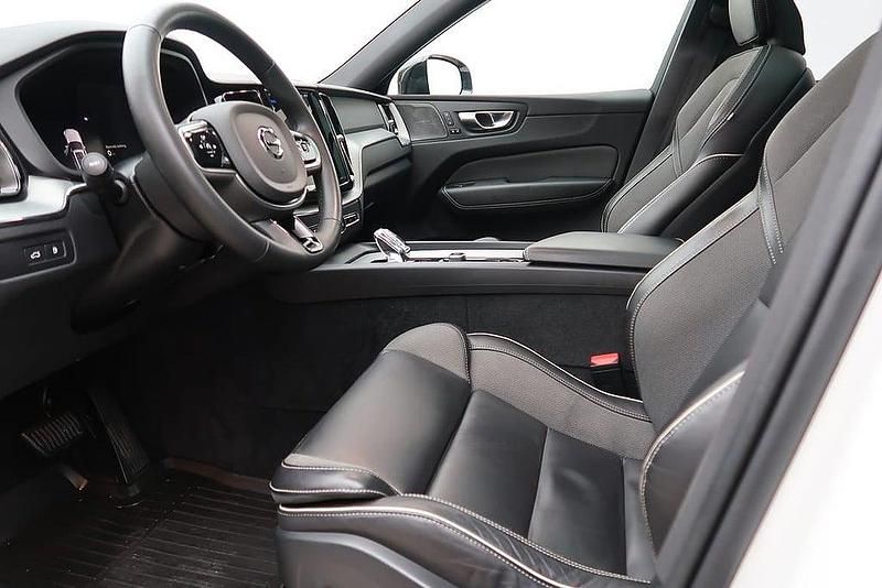 Begagnad Volvo XC60 Plus 456 HK (335 kW) 2023 Vit SUV
