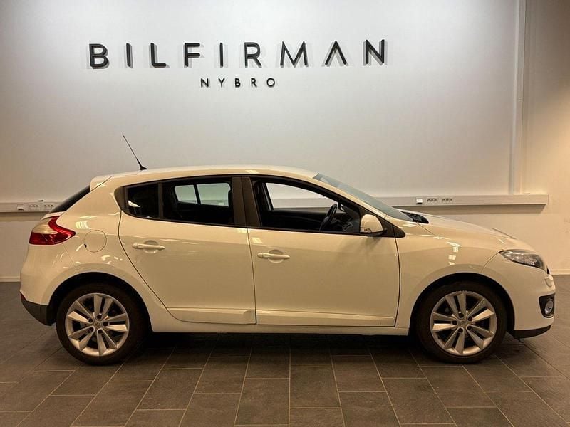 Vit Begagnad 2014 Renault Mégane III Halvkombi | 49 900 kr (Marknadspris) - Bild 1/4