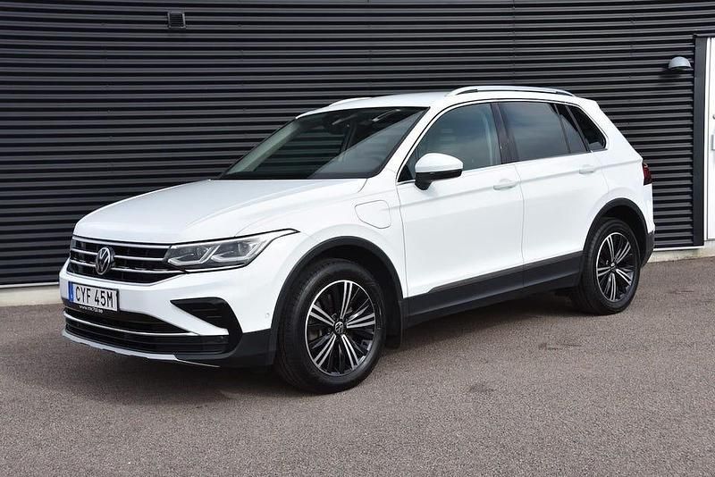 Vit Begagnad 2022 VW Tiguan Elegance SUV | 279 900 kr (Superpris) - Bild 1/4