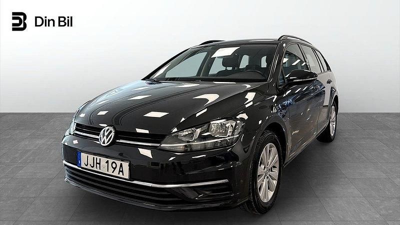 Grå Begagnad 2020 VW Golf VIII Kombi | 209 900 kr (Marknadspris) - Bild 1/4