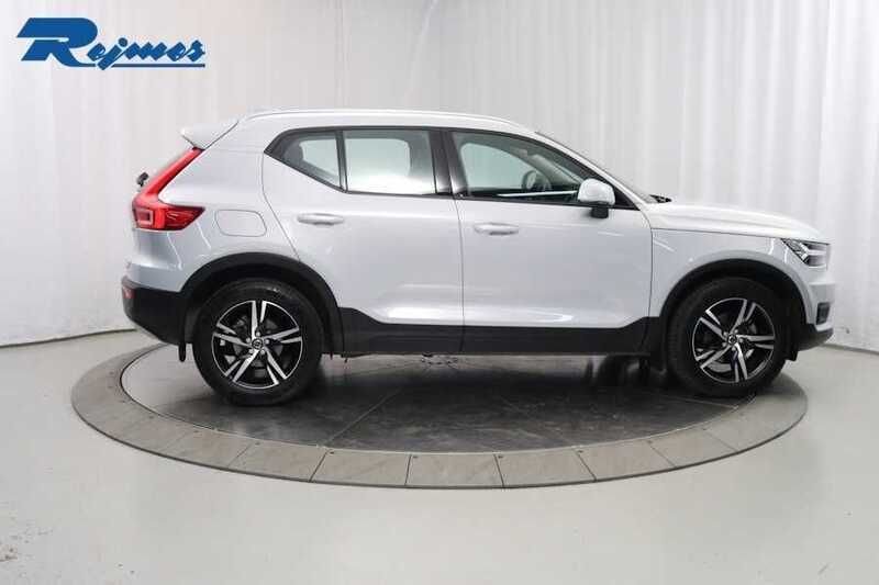Begagnad Volvo XC40 Momentum 163 HK (119 kW) 2019 Silver SUV