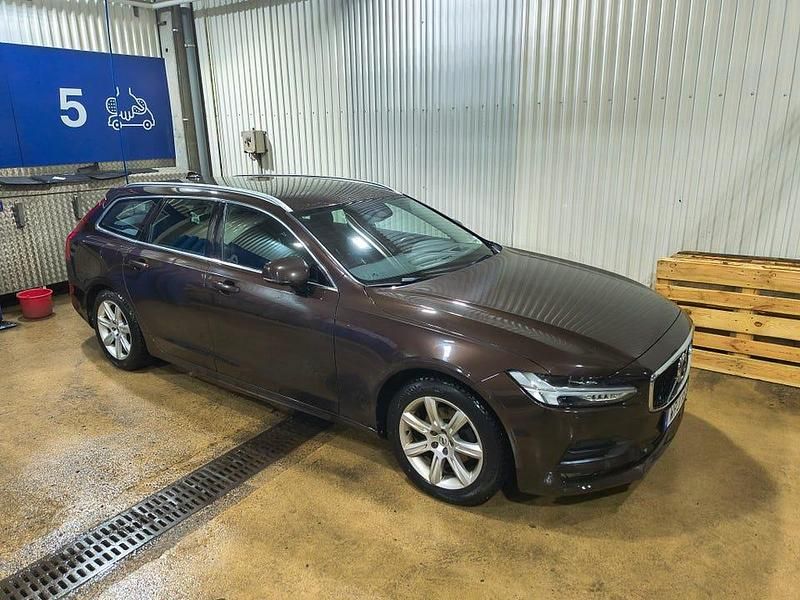 Mörkbrun metallic Begagnad 2020 Volvo V90 Kombi | 252 500 kr (Bra pris) - Bild 1/4