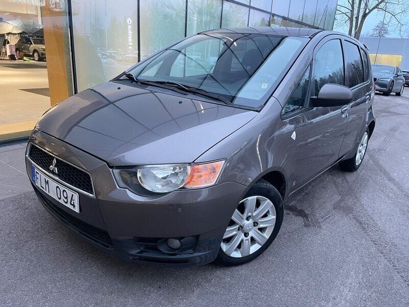 Mörkgrå Begagnad 2011 Mitsubishi Colt Halvkombi | 54 900 kr (Marknadspris) - Bild 1/4