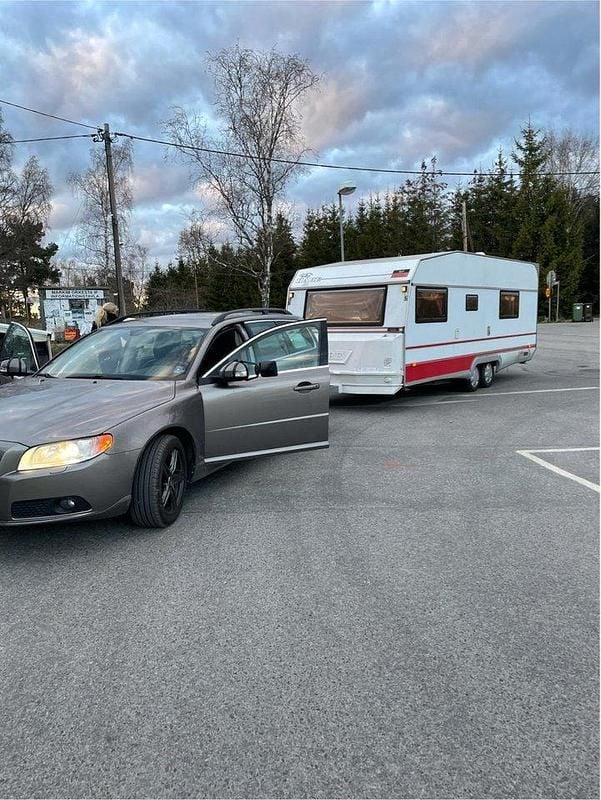 Grå Begagnad 2010 Volvo V70 Momentum Kombi | 50 000 kr (Bra pris) - Bild 1/4