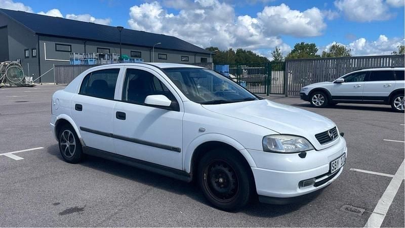 Vit Begagnad 2001 Opel Astra Halvkombi | 17 000 kr (Bra pris) - Bild 1/4
