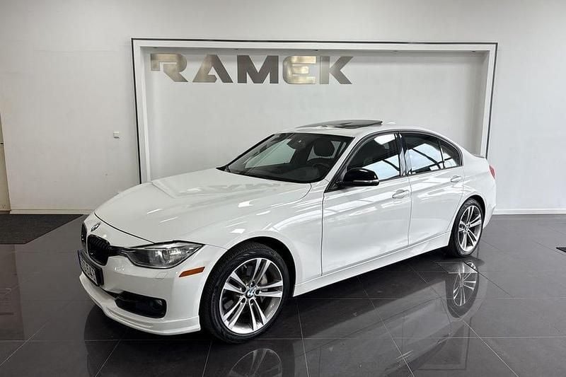 Vit Begagnad 2013 BMW 335 Sport Line Sedan | 199 000 kr - Bild 1/4