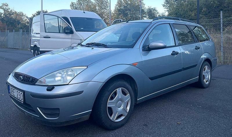 Silver Begagnad 2003 Ford Focus Kombi | 24 900 kr (Marknadspris) - Bild 1/4