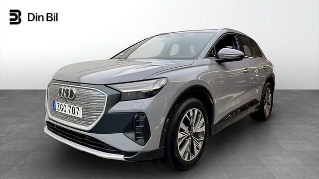 Grå Begagnad 2022 Audi Q4 e-tron Advanced SUV | 369 000 kr (Marknadspris) - Bild 1/4