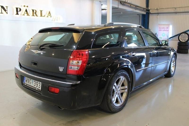 Begagnad Chrysler 300C Touring 340 HK (250 kW) 2005 Svart Kombi