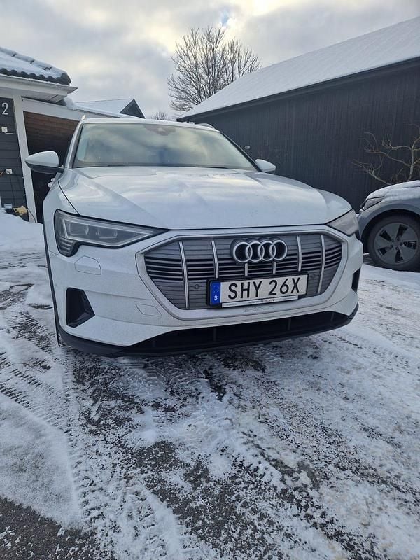 Begagnad Audi e-tron 230 kW (313 HK) 2020 SUV