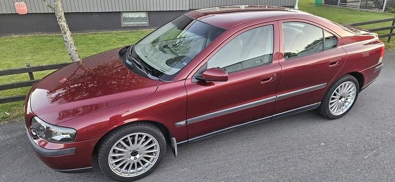 Röd Begagnad 2004 Volvo S60 Business Edition Sedan | 95 000 kr (Dyr) - Bild 1/4